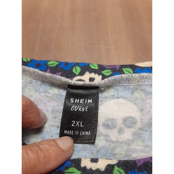 Shein Curvy Short Sleeve Shirt Skull Bat Wings design Size 2X - Picture 7 of 7